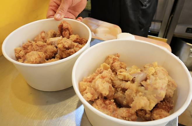 서울 강남구 한 치킨집에 제품이 진열되어 있다. [연합]