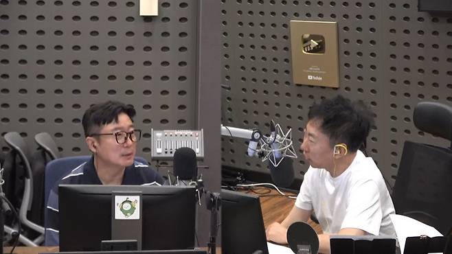 왼쪽부터 이수근, 박명수 (사진=KBS 쿨FM ‘박명수의 라디오쇼’ 캡처)