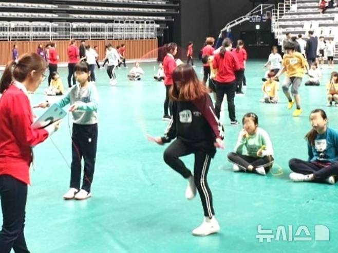 [수원=뉴시스] 제1회 전국민 줄넘기대회 모습 (사진=수원시줄넘기협회 제공)2025.06.02.photo@newsis.com