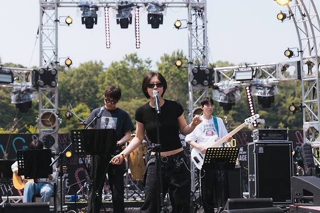 제17회 서울재즈페스티벌 88호수 수변무대에 오른 수민 & 슬롬. 프라이빗 커브 제공