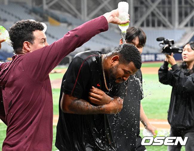 기분좋은 축하 물세례
