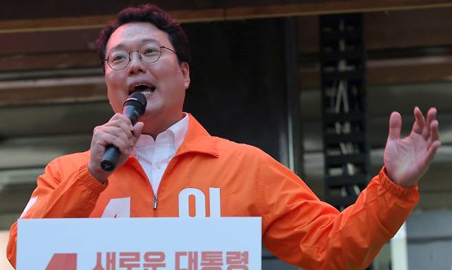 개혁신당 천하람 상임선거대책위원장이 공식 선거운동이 시작된 지난 12일 서울 중구 청계광장에서 열린 이준석 대통령 후보 서울 첫 집중유세에서 찬조연설을 하고 있다. 뉴스1