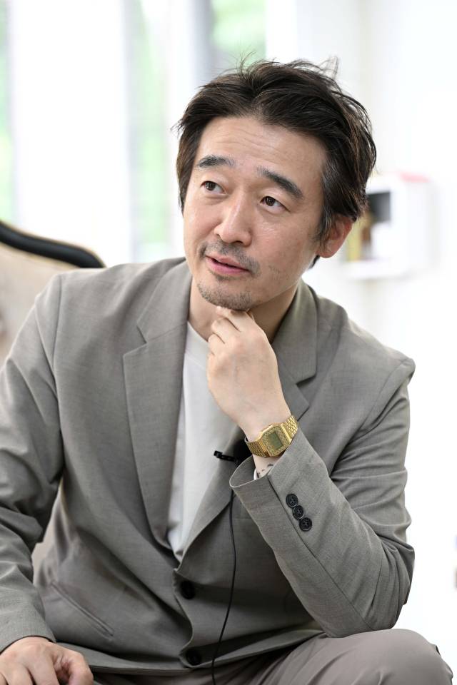 이제석 이제석광고연구소 대표가 지난달 30일 경기 고양시 소재 작업 공간에서 서울경제신문과 인터뷰를 하고 있다. 조태형 기자