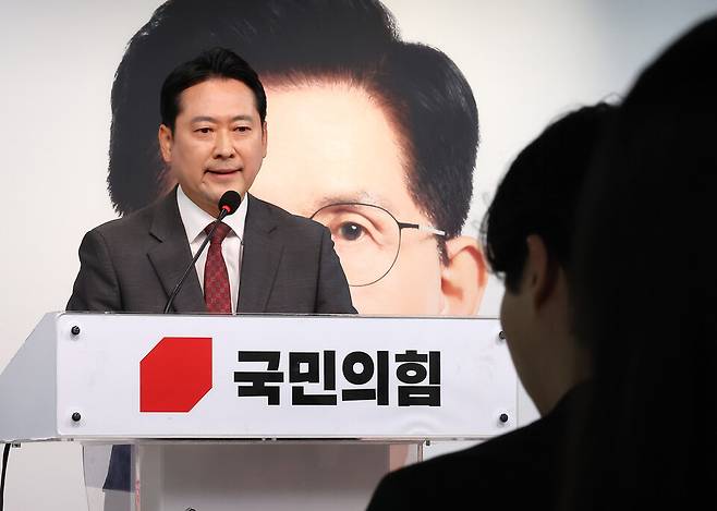 장동혁 국민의힘 선대위 상황실장이 1일 서울 여의도 중앙당사에서 긴급 현안 기자회견을 열고 민주당의 '댓글 공작' 의혹 등 제기와 관련해 반박하고 있다. ⓒ연합뉴스