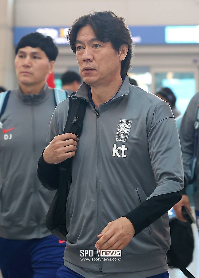 홍명보 감독이 지휘하는 대한민국 축구대표팀은 내달 2일 이라크 원정길에 오른다. 2026 국제축구연맹(FIFA) 북중미 월드컵 아시아지역 3차예선 일정을 위해 이라크와 9차전을 펼친다. 이후 한국으로 돌아와 10일 쿠웨이트전을 끝으로 3차예선을 마무리한다. 한국의 11회 연속 월드컵 본선 진출은 9부 능선을 넘은 상태다. 현재 4승 4무 승점 16점으로 B조 선두를 달리는 가운데 남은 2연전에서 승점 1점만 추가하면 조 2위를 확보해 본선 티켓을 손에 넣는다.▲&nbsp; ⓒ곽혜미 기자