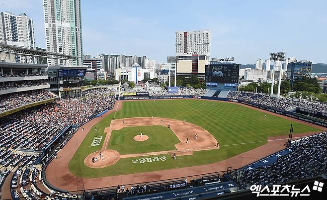 31일 오후 경상남도 창원NC파크에서 열린 '2025 신한 SOL Bank KBO리그' 한화 이글스와 NC 다이노스의 경기, 많은 야구팬들이 구장을 찾아 경기를 관람하고 있다. 엑스포츠뉴스 DB