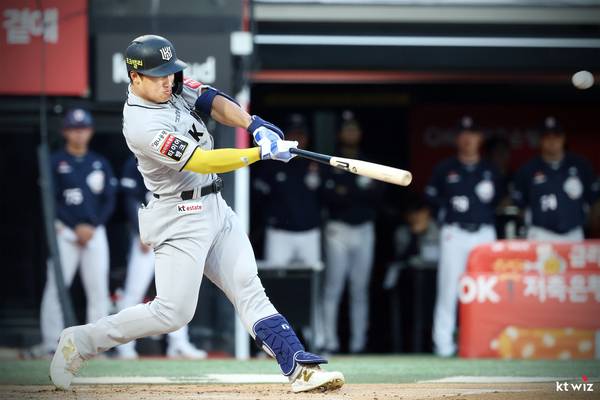 프로야구 kt wiz 안현민이 지난달 29일 두산 베어스와의 경기에서 타격하고 있다. 2025.5.29 /kt wiz 제공