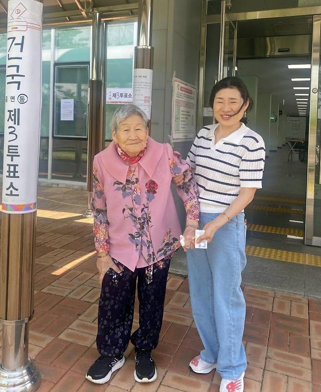 홍보금 할머니와 딸 박금례 씨.