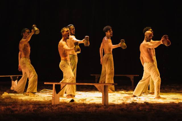 제21회 부산국제무용제 개막작이자 특별 초청작으로 선보이는 헝가리 세게드 컨템포러리 발레단의 '카르미나 부라나' 공연 모습. 부산국제무용제 제공