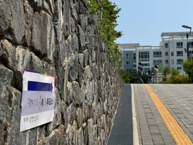 3일 오후 부산 강서구 명지동의 한 투표소로 향하는 시민들의 모습. 손희문 기자