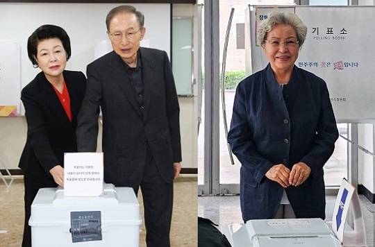 이명박 전 대통령과 부인 김윤옥 여사가 오늘(3일) 서울 강남구 투표소에서 투표를 하고 있다.(왼쪽) / 권양숙 여사가 오늘(3일) 오전 경남 김해시 진영읍 한빛도서관에 마련된 투표소를 찾아 투표하고 있다. 출처 : 뉴스1