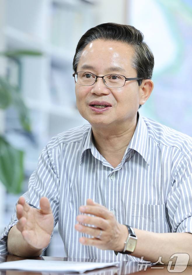 최호권 영등포구청장이 27일 서울 영등포구청 집무실에서 뉴스1과 인터뷰를 하고 있다. 2025.5.27/뉴스1 ⓒ News1 신웅수 기자