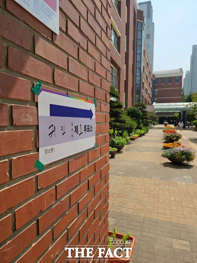 제21대 대통령 선거 본투표가 진행된 경기 안양시 동안구의 한 초등학교 내 투표소의 모습. /안양=이승호 기자