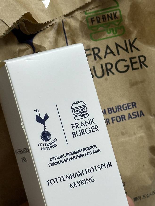 IMG_4816.jpeg 닭집 키링 옴 feat.프랭크버거