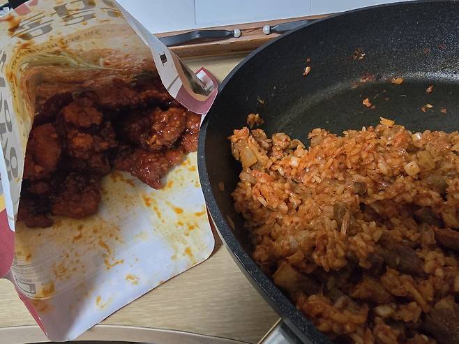 저녁먹어요 목살김치볶음밥+닭강정