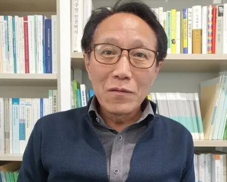 전용호 작가.                                            정대하 기자