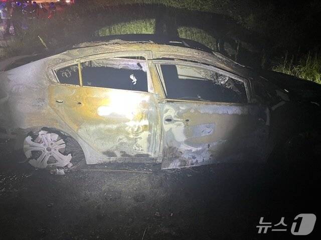 아내의 병간호가 힘들다는 이유로 차에 불을 질러 아내를 살해한 남성이 경찰에 긴급체포됐다. 사진은 홍성 갈산면 대사리 사건 현장 모습./사진 =홍성소방서, 뉴스1