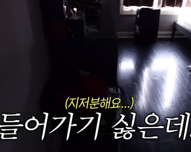 손태영이 블랙으로 꾸며진 사춘기 아들 방을 공개했다. / 유튜브 'Mrs. 뉴저지 손태영' 캡처