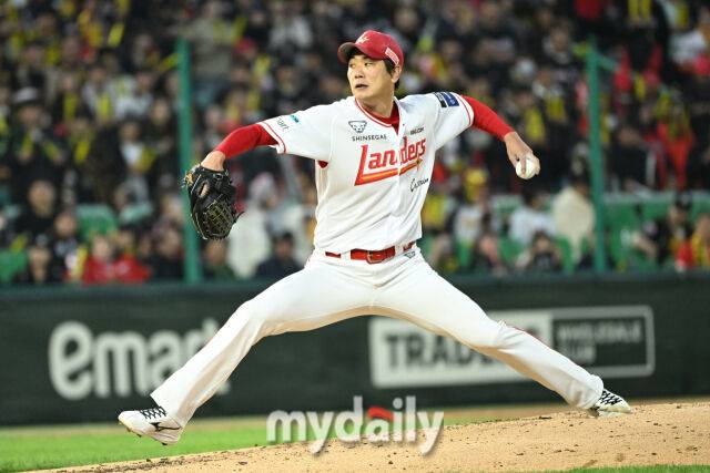 11일 인천 SSG랜더스필드에서 열린 '2025 신한 SOL BANK KBO리그' KIA 타이거즈와 SSG랜더스 더블헤더 2차전 경기. SSG 선발 김광현이 힘차게 호투하고 있다./마이데일리