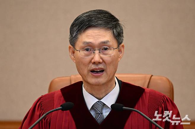문형배 헌법재판소장 직무대행이 윤석열 대통령 탄핵심판 인용 결정문을 낭독하고 있다. 사진공동취재단