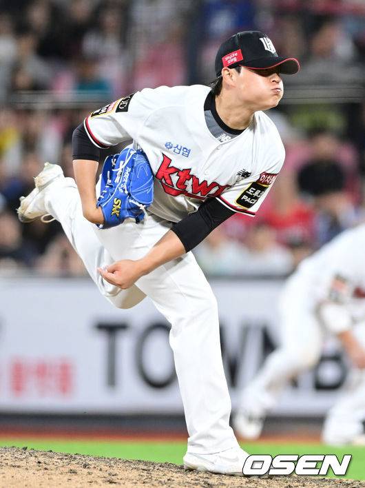 [OSEN=수원, 최규한 기자] 7일 오후 경기도 수원 KT위즈파크에서 ‘2023 신한은행 SOL KBO리그’ KT 위즈와 KIA 타이거즈의 경기가 열렸다.9회초 2사 1루 상황 KT 박세진이 힘차게 공을 뿌리고 있다. 2023.07.07 / dreamer@osen.co.kr