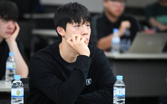 지난달 20일 서울 강남구 KBL센터에서 열린 2025 자유계약선수(FA) 설명회에 참가한 서울 SK 오재현. KBL 제공