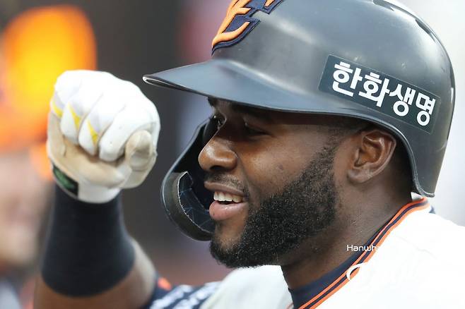 한화 외국인타자 에스테반 플로리얼은 올 시즌 그라운드 안팎에서 팬들의 사랑을 받는 선수로 자리매김하고 있다. 사진제공｜한화 이글스