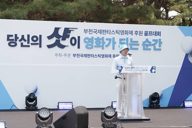 개회선언 하는 정대성 후원회장