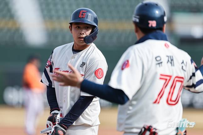 이태경(왼쪽). /사진=롯데 자이언츠