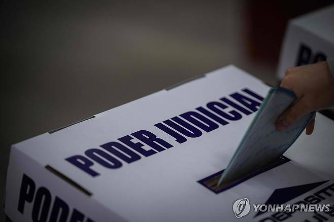 멕시코 판사선거 투표함 [멕시코시티 AFP=연합뉴스. 재판매 및 DB 금지]