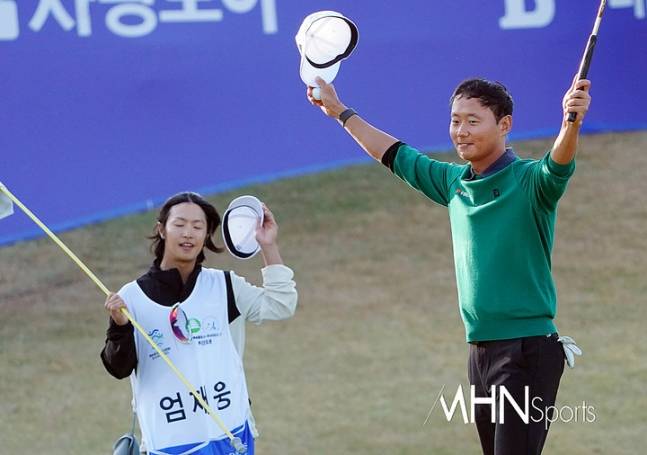 2023년 백송홀딩스 아시아드CC 부산오픈에서 우승한 엄재웅