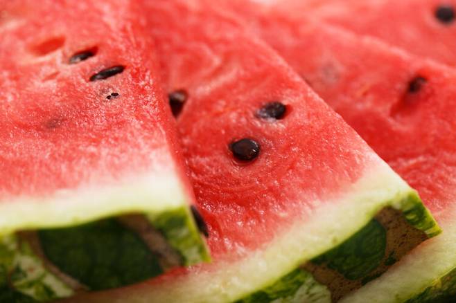 수박에 풍부한 시트룰린 성분은 혈관 이완을 돕는다. 이는 비아그라 등 발기 부전약을 복용했을 때 나타나는 효과와 비슷하다. [사진=클립아트코리아]