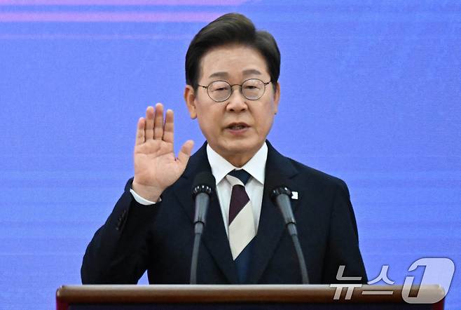 이재명 대통령이 4일 오전 서울 여의도 국회에서 제21대 대통령 취임선서를 하고 있다. 2025.6.4/뉴스1 ⓒ News1 국회사진기자단