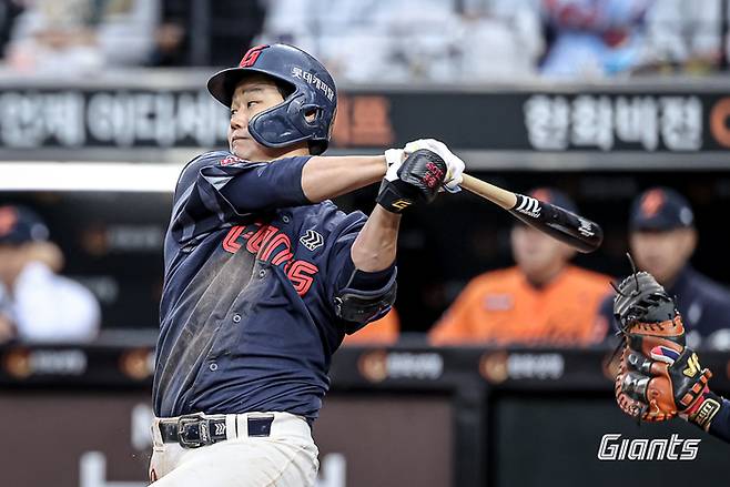 롯데 손호영이 대전 한화생명 볼파크에서 열린 2025 KBO리그 한화전에서 10회초 2타점 적시타를 때리고 있다. 사진 | 롯데 자이언츠