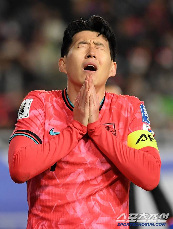 25일 수원월드컵경기장 열린 2026 FIFA 북중미 월드컵 아시아지역 3차 예선 대한민국과 요르단의 경기. 역전골 찬스를 놓친 손흥민이 아쉬워하고 있다. 수원=박재만 기자 pjm@sportschosun.com/2025.03.25/