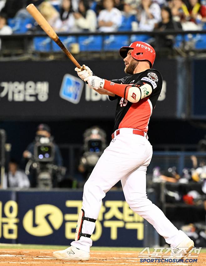 4일 잠실구장에서 열린 두산 베어스와 KIA 타이거즈의 경기. 6회초 1사 1루 KIA 위즈덤이 역전 투런포를 적시타를 날린 뒤 환호하고 있다. 잠실=박재만 기자 pjm@sportschosun.com/2025.06.04/