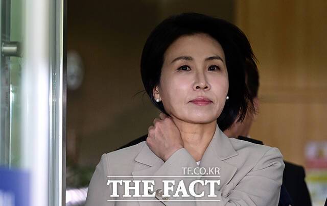 이재명 대통령 당선인의 배우자 김혜경 여사는 제21대 대선 선거운동 기간 내내 공개 행보를 자제하고 '조용한 내조'를 이어갔다. 사진은 김 여사가 지난달 12일 오후 경기 수원시 수원고등법원에서 열린 공직선거법 위반 혐의 항소심 선고 공판을 마친 뒤 법원을 나서는 모습. /임영무 기자