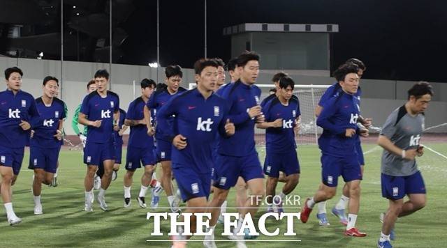 이라크 바스라에서 첫 훈련을 하고 있는 홍명보호 선수들./바스라=KFA