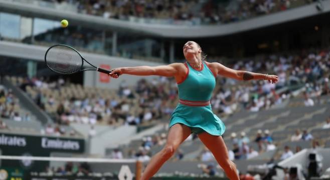 아리나 사발렌카가 3일 2025 롤랑가로스 여자단식 8강전에서 정친원과 맞붙고 있다. 사진/WTA 투어