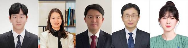 연구진(좌측부터) UNIST 권종익 연구원(공동 제1저자), UNIST 최문기 교수, KIST 최창순 박사,  서울대 김대형 교수, 서울대 김지수 연구원(공동 제1저자). UNIST 제공