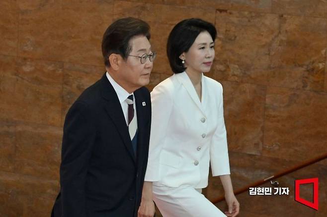 이재명 대통령과 김혜경 여사가 4일 서울 여의도 국회에서 열린 제21대 대통령 취임선서식에 참석하고 있다.