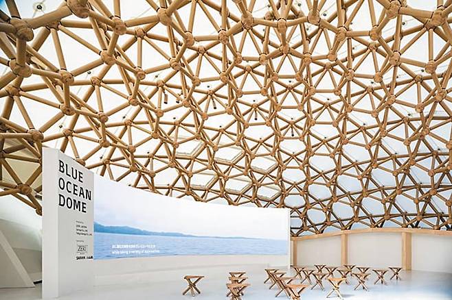 프리츠커 상 수상자 반 시게루의 ‘블루 오션 돔’. 대나무, 탄소 섬유 강화 플라스틱 관 등으로 친환경 돔을 표현했다. /반 시게루 홈페이지