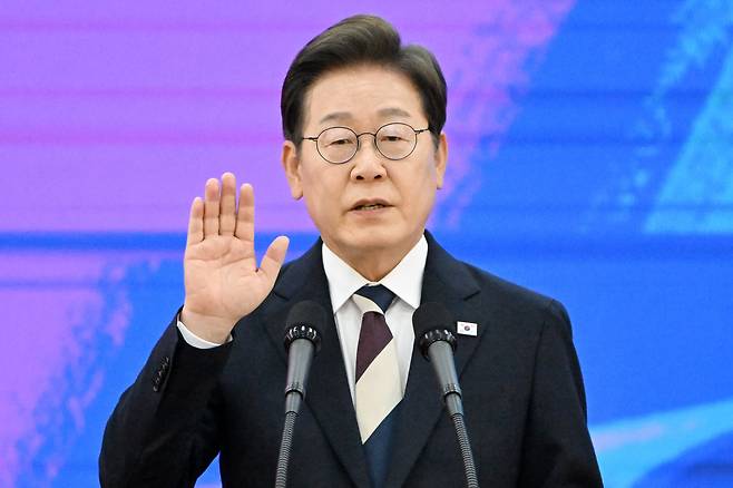 이재명 대통령이 4일 오전 서울 여의도 국회에서 제21대 대통령 취임 선서를 하고 있다./뉴스1 제공