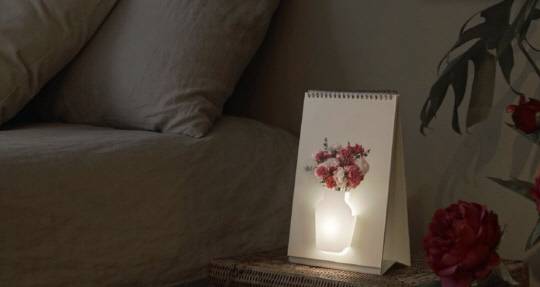 튜나페이퍼의 '페이지바이페이지 플로럴 램프'. 29CM 캡처