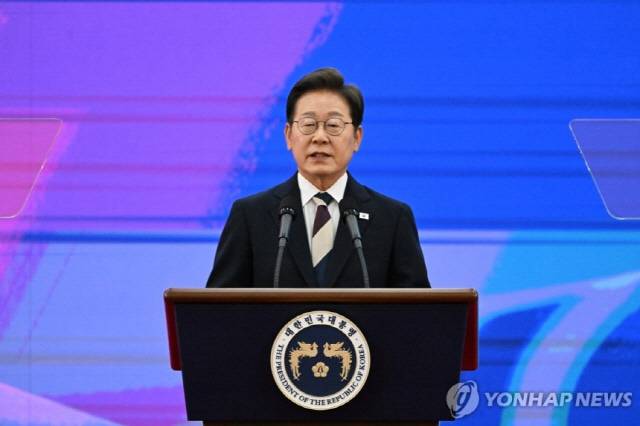 이재명 대통령이 4일 서울 여의도 국회에서 열린 제21대 대통령 취임선서식에서 '국민께 드리는 말씀' 연설을 하고 있다. [연합뉴스]