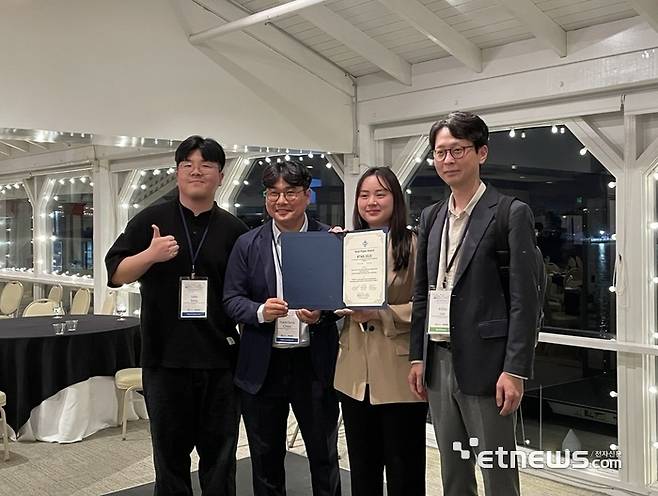 좌훈승 DGIST 교수(왼쪽에서 두번째) 연구팀이 IEEE RTAS 2025 최우수 논문상수상했다.