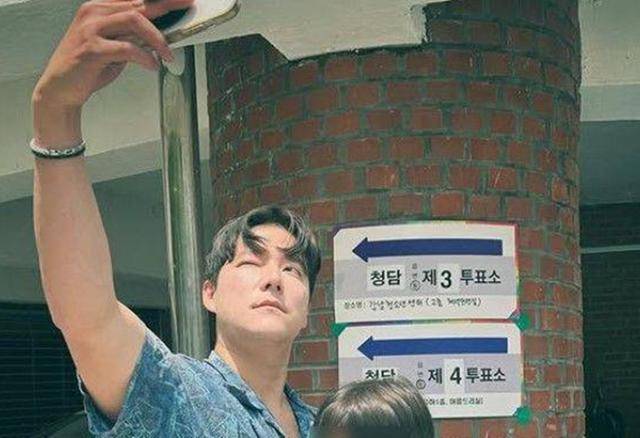 배우 최수종의 조카로 알려진 배우 조태관이 투표권이 없어 투표를 하지 못한 이유를 밝히며 화제다. 조태관 SNS