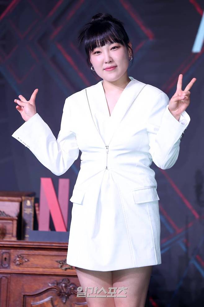 코미디언 이은지가 18일 오전 서울 마포구 호텔엠갤러리에서 열린 넷플릭스 예능 '미스터리 수사단' 제작발표회에 참석해 포즈를 취하고 있다. '미스터리 수사단'은 이용진, 존박, 이은지, 이혜리, 김도훈, 카리나가 과학적으로 설명할 수 없는 기묘한 사건들을 추적하고 해결하는 어드벤처 추리 예능. 서병수 기자 qudtn@edaily.co.kr /2024.06.18/
