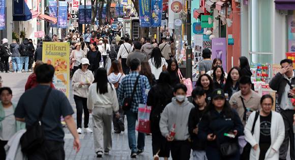 각종 규제가 침체된 소비심리 회복을 저해할 수 있다는 우려의 목소리가 따른다. [사진=연합뉴스]