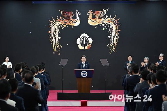 이재명 제21대 대통령이 4일 오전 서울 여의도 국회 로텐더 홀에서 열린 취임식에서 취임사를 하고 있다.